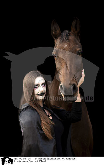 kostmierte Frau mit Pferd / VJ-01164