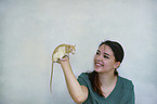 Tierrztin mit Ratte