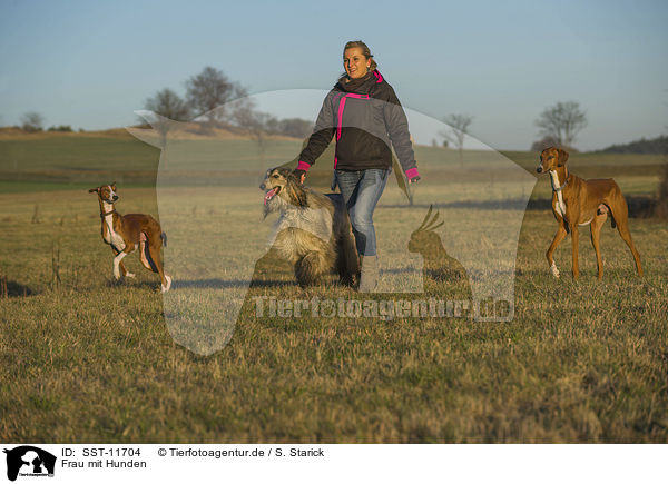 Frau mit Hunden / SST-11704