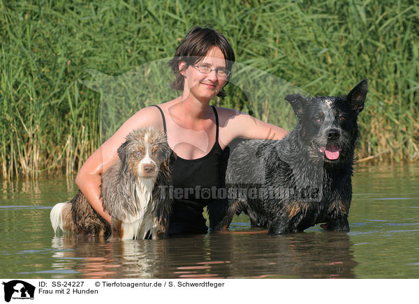 Frau mit 2 Hunden / SS-24227