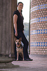 junge Frau mit Australian Cattle Dog