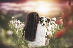 Frau und Australian Shepherd