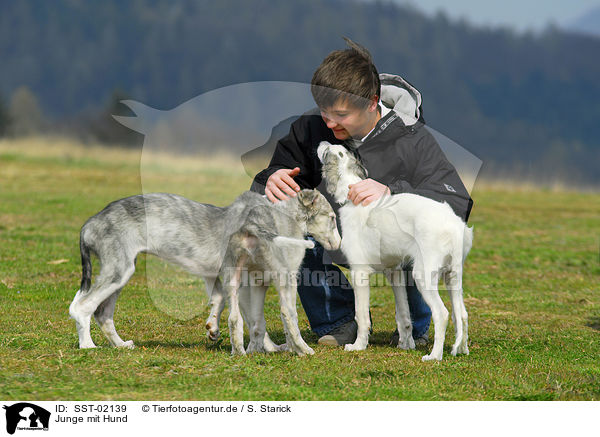 Junge mit Hund / boy with dog / SST-02139