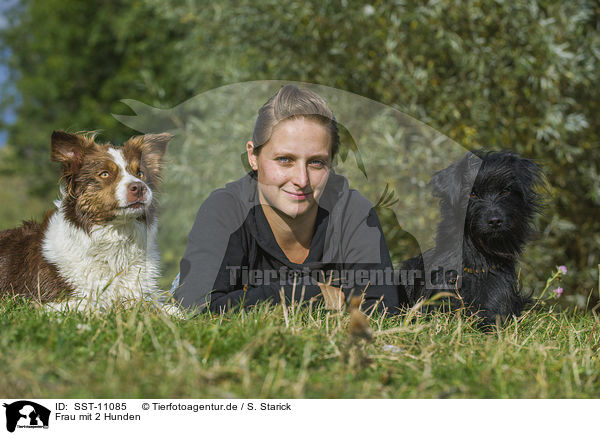 Frau mit 2 Hunden / woman with 2 dogs / SST-11085
