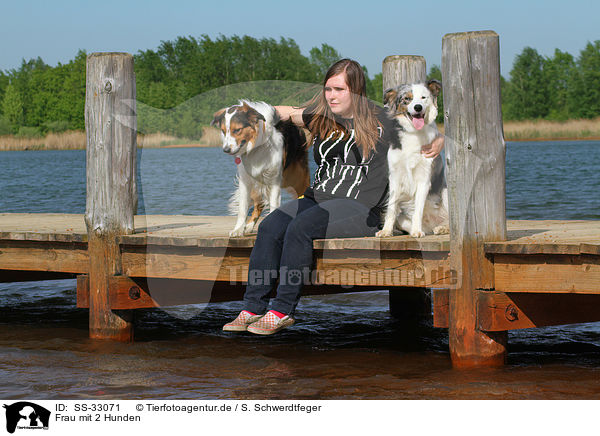 Frau mit 2 Hunden / woman and 2 dogs / SS-33071