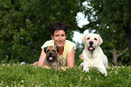 Frau und 2 Hunde