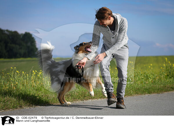 Mann und Langhaarcollie / man and longhaired Collie / CDE-02479