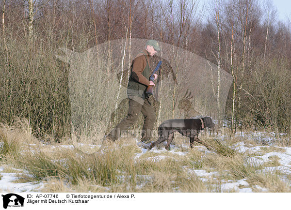 Jger mit Deutsch Kurzhaar / huntsman with German shorthaired Pointer / AP-07746