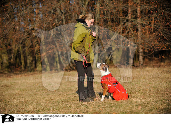 Frau und Deutscher Boxer / woman and German Boxer / YJ-04336