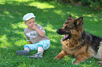 Kind und Deutscher Schferhund