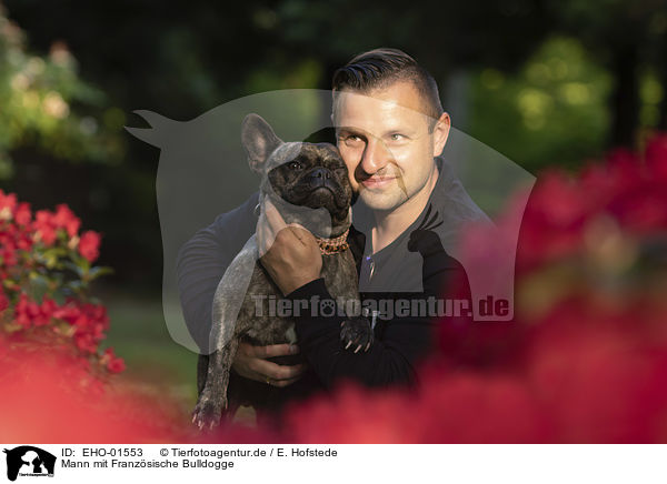 Mann mit Franzsische Bulldogge / man with French Bulldog / EHO-01553