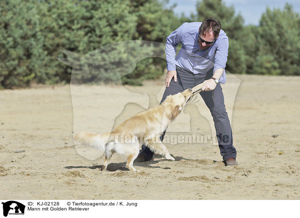 Mann mit Golden Retriever / man with Golden Retriever / KJ-02128