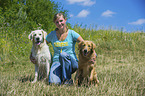 Frau und Golden Retriever