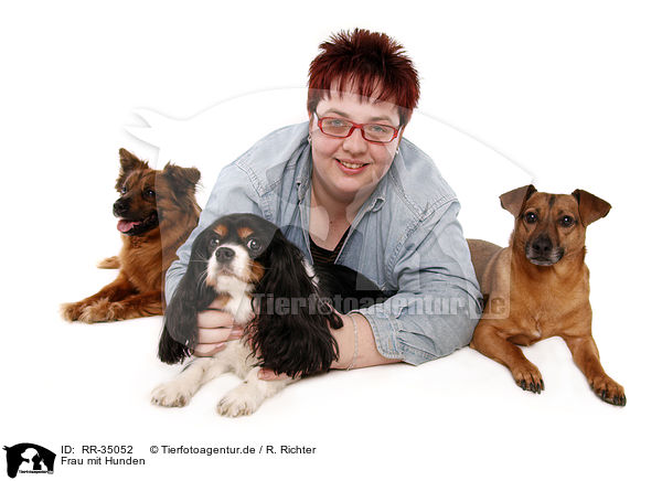 Frau mit Hunden / woman with dogs / RR-35052