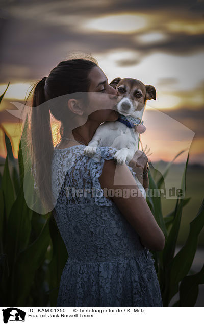 Frau mit Jack Russell Terrier / woman with Jack Russell Terrier / KAM-01350