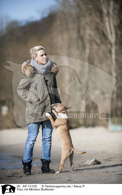 Frau mit Miniatur Bullterrier / Woman with Miniature Bull Terrier / AP-13105
