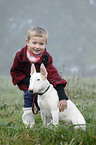 Mdchen mit Bullterrier