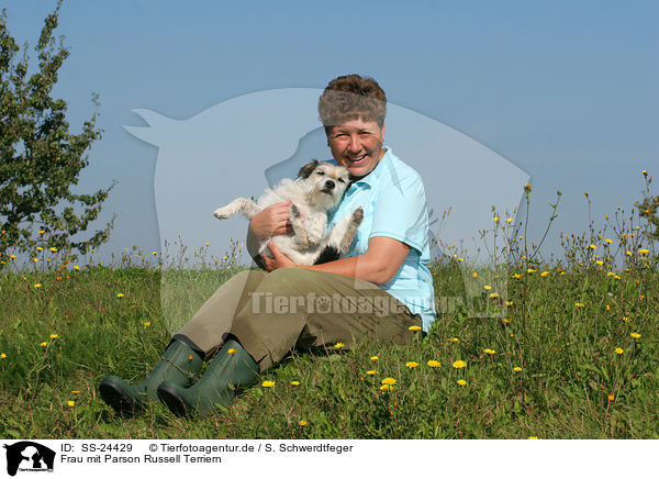Frau mit Parson Russell Terriern / SS-24429