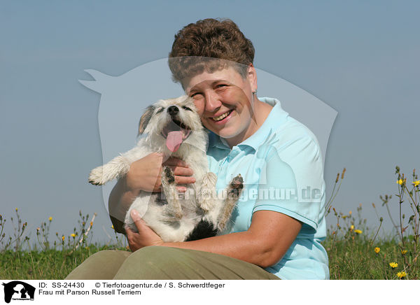 Frau mit Parson Russell Terriern / SS-24430