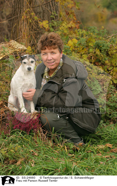 Frau mit Parson Russell Terrier / SS-24660