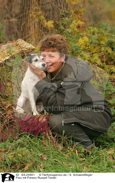 Frau mit Parson Russell Terrier / SS-24661