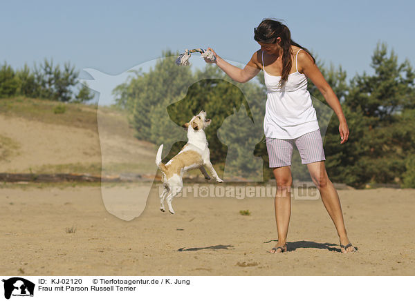 Frau mit Parson Russell Terrier / woman with Parson Russell Terrier / KJ-02120
