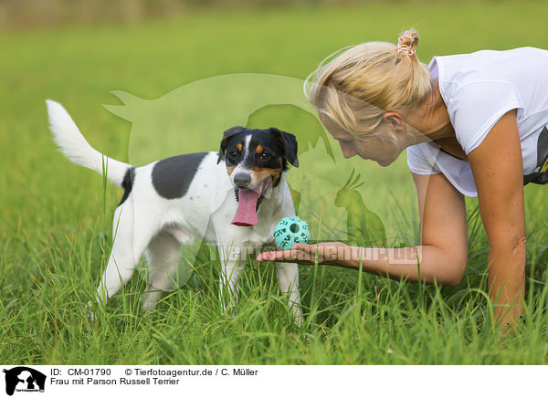 Frau mit Parson Russell Terrier / woman with Parson Russell Terrier / CM-01790