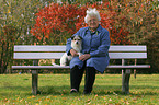 Rentnerin und Parson Russell Terrier