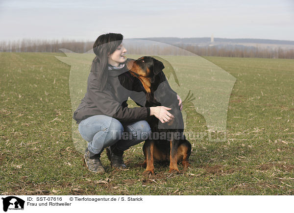 Frau und Rottweiler / woman and Rottweiler / SST-07616