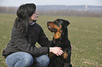 Frau und Rottweiler