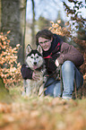 Frau und Siberian Husky