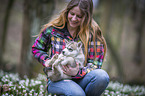 Frau mit Siberian Husky Welpe