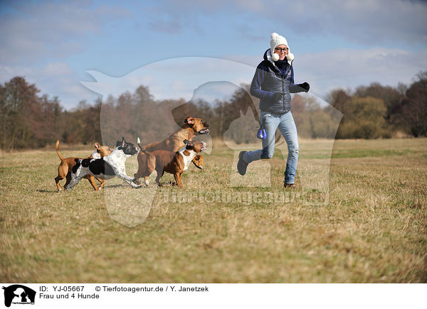 Frau und 4 Hunde / woman and 4 dogs / YJ-05667