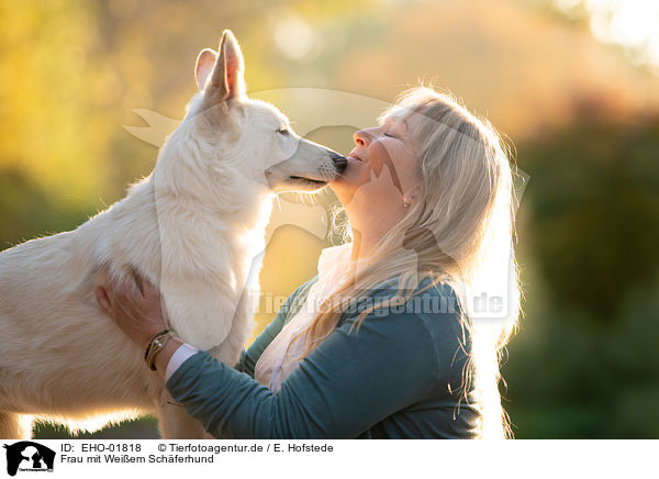 Frau mit Weiem Schferhund / woman with white shepherd / EHO-01818