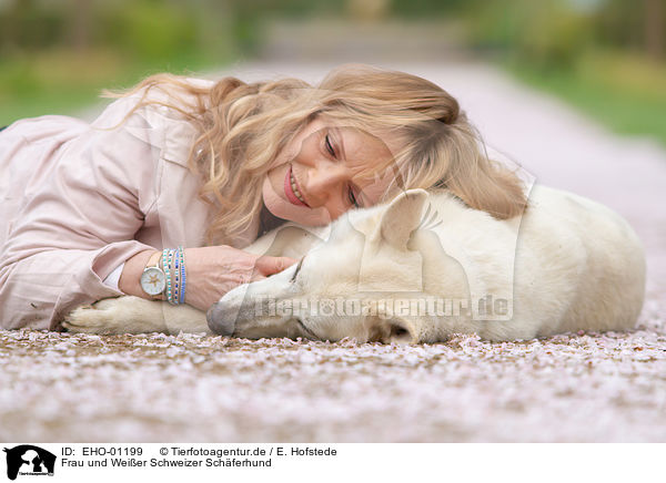 Frau und Weier Schweizer Schferhund / woman and Berger Blanc Suisse / EHO-01199