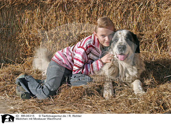 Mdchen mit Moskauer Wachhund / girl with moscow watchdog / RR-06315