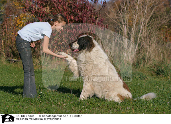 Mdchen mit Moskauer Wachhund / girl with moscow watchdog / RR-06331