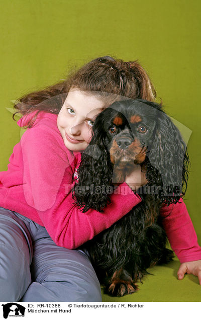Mdchen mit Hund / girl with dog / RR-10388