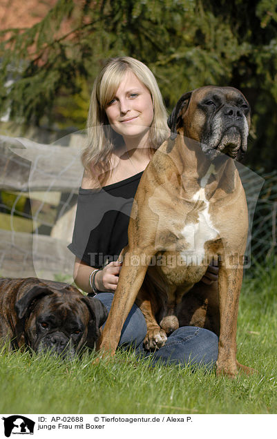 junge Frau mit Boxer / young woman with Boxer / AP-02688