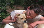 junge Frau mit Hund