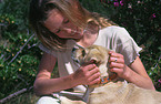 junge Frau mit Hund