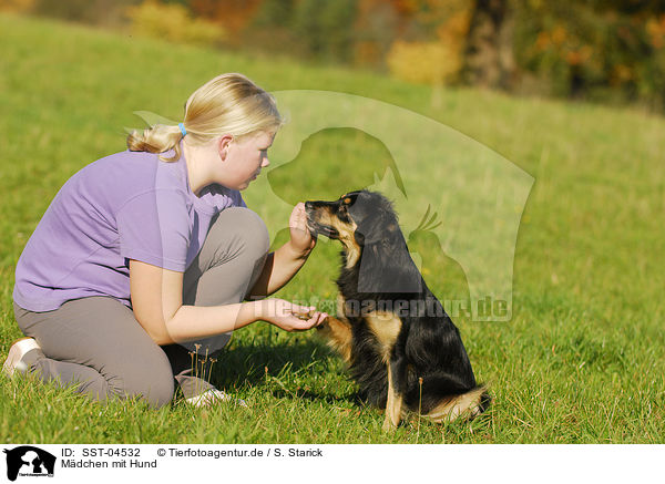 Mdchen mit Hund / girl with dog / SST-04532