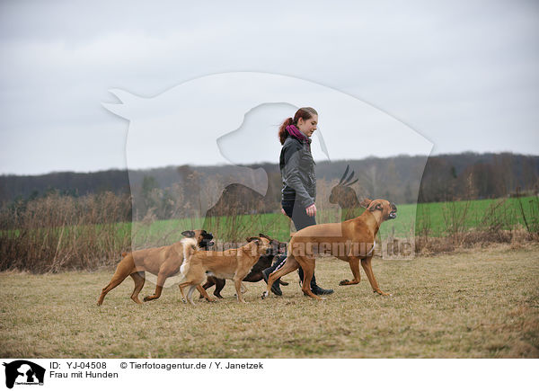 Frau mit Hunden / woman with dogs / YJ-04508