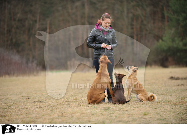 Frau mit Hunden / woman with dogs / YJ-04509