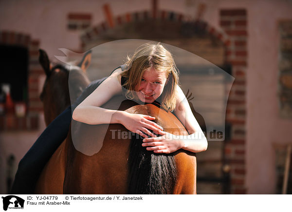 Frau mit Araber-Mix / woman with horse / YJ-04779