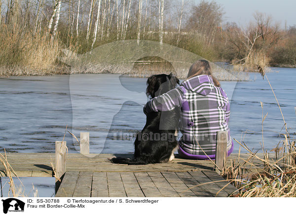 Frau mit Border-Collie-Mix / woman with mongrel / SS-30788