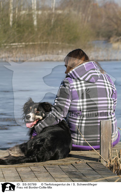 Frau mit Border-Collie-Mix / woman with mongrel / SS-30789