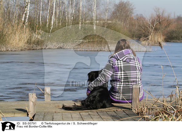 Frau mit Border-Collie-Mix / woman with mongrel / SS-30791