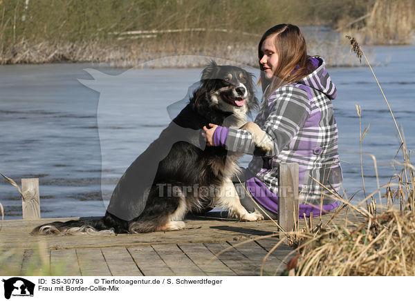 Frau mit Border-Collie-Mix / woman with mongrel / SS-30793