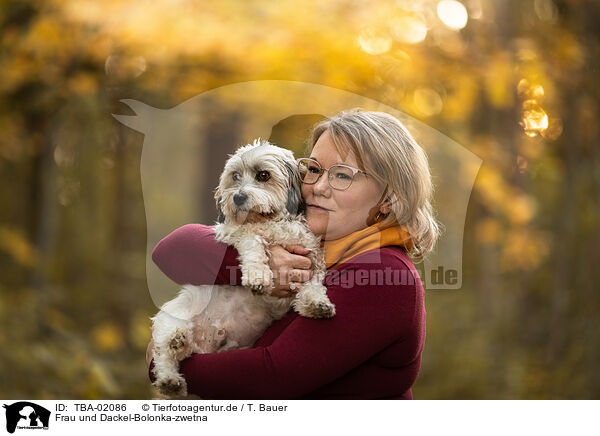 Frau und Dackel-Bolonka-zwetna / woman and Dachshund-Bolonka-zwetna / TBA-02086